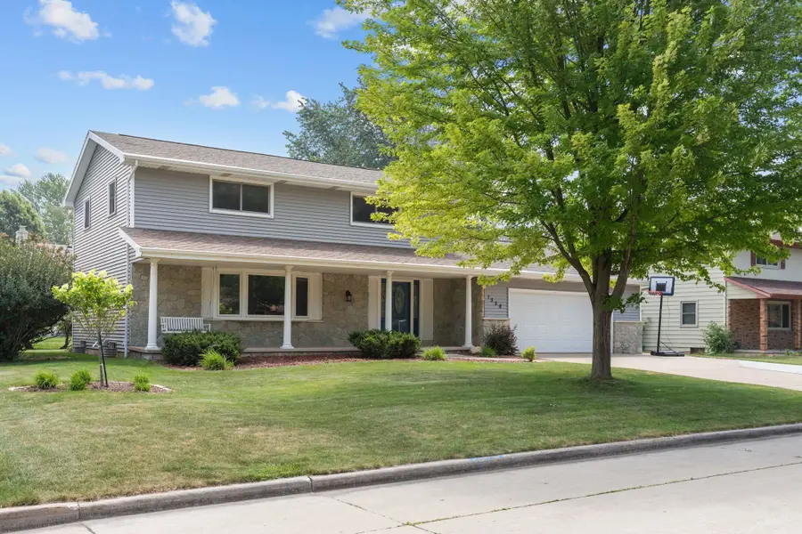 1330 N Briarcliff Drive, Appleton, WI 54915 - #2