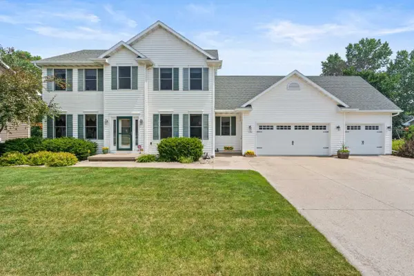 1594 Lone Oak Drive, NEENAH, WI 54956