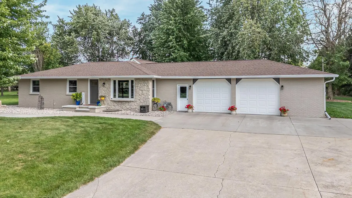 W2221 County Rd Uu, Appleton, WI 54913 - #1
