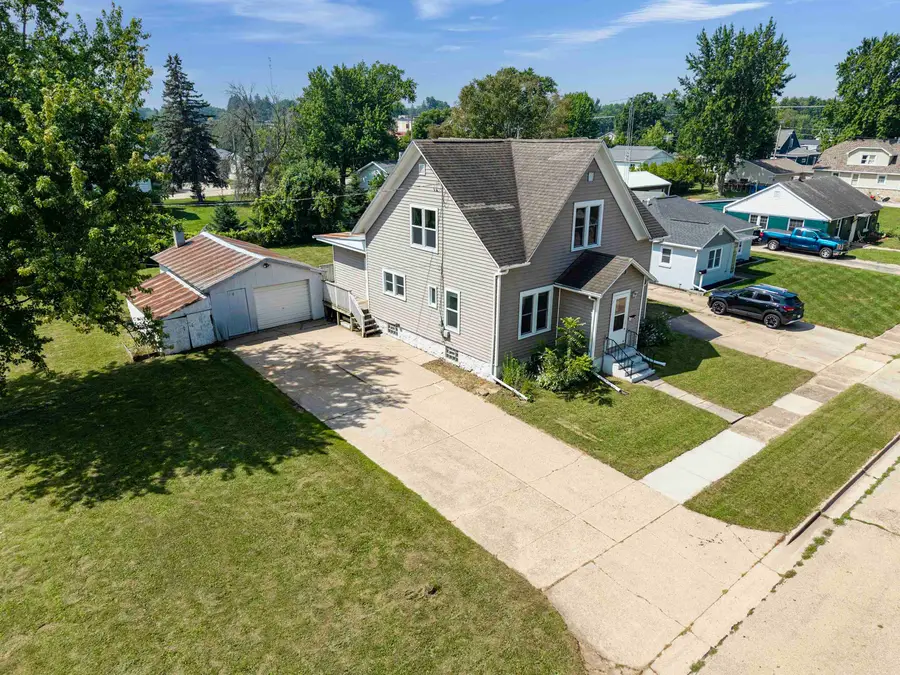 524 Bruce Street, New London, WI 54961 - #2