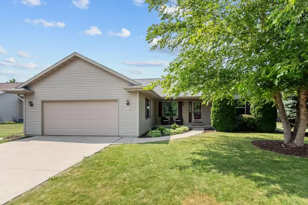 N1779 Swanee Circle, GREENVILLE, WI 54942-8802