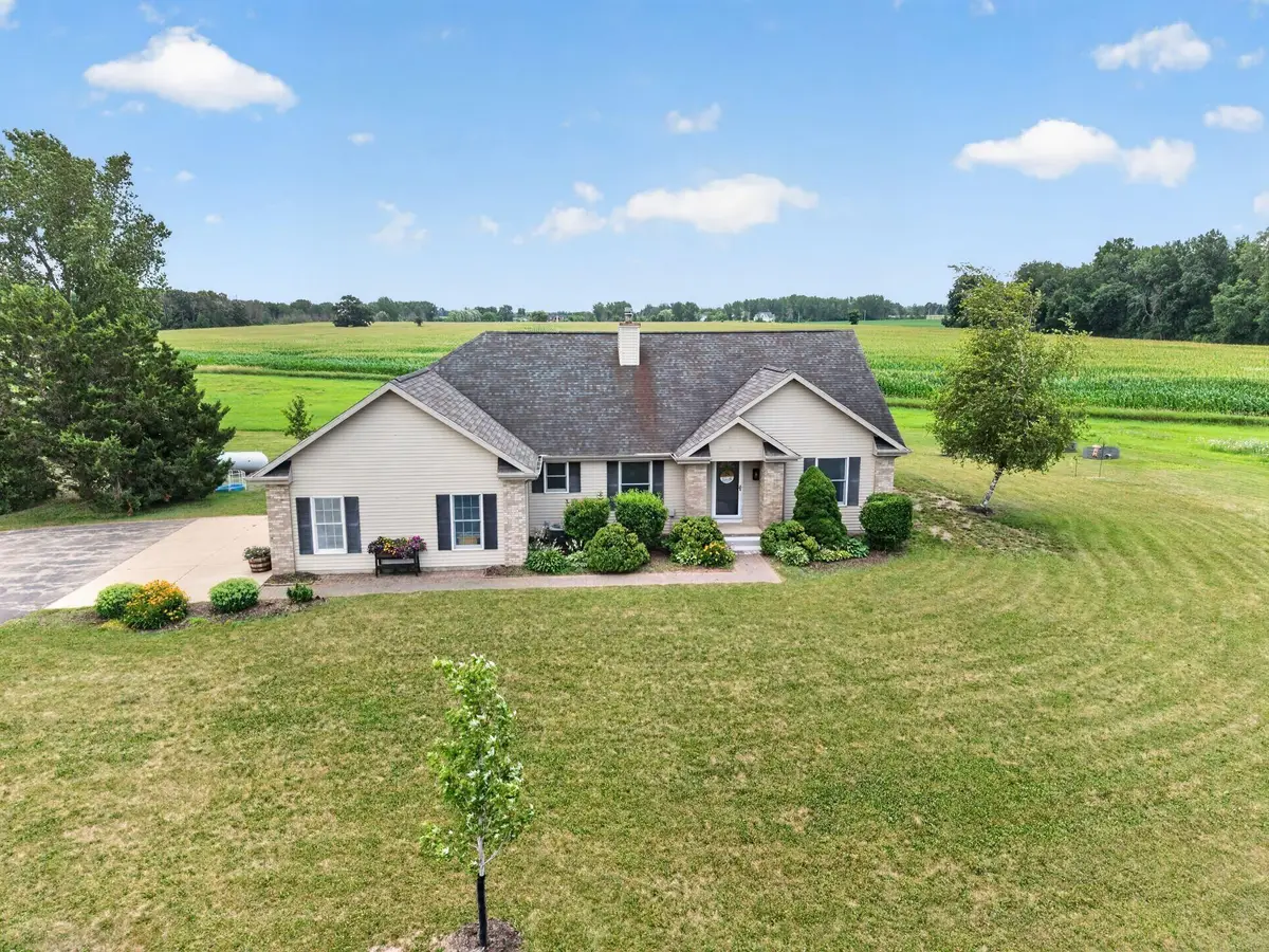 7265 County Rd D, Omro, WI 54963 - #1