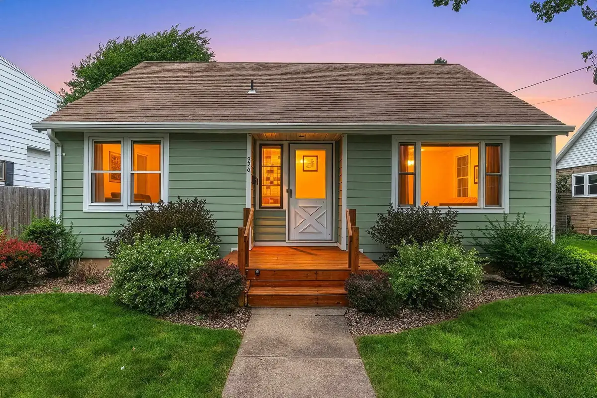 928 Jefferson Street, Menasha, WI 54952 - #1