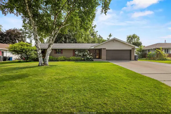 524 E Briar Lane, GREEN BAY, WI 54301