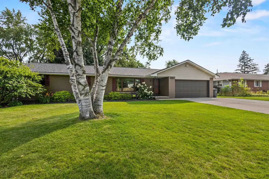 524 E Briar Lane, Green Bay, WI 54301 - #2
