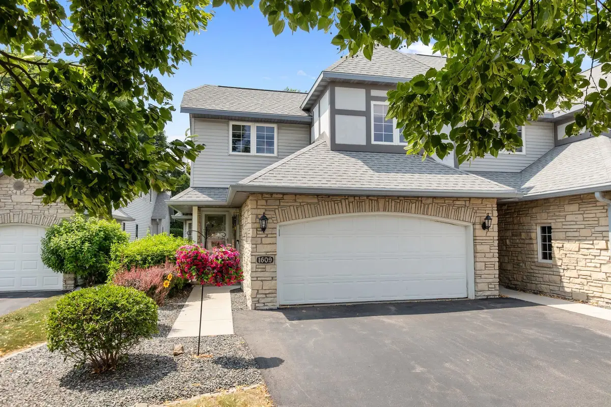 1609 N Lilas Drive, Appleton, WI 54914-1203 - #1