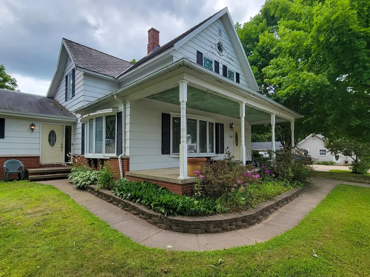 716 S Bridge Street, Manawa, WI 54949 - #1