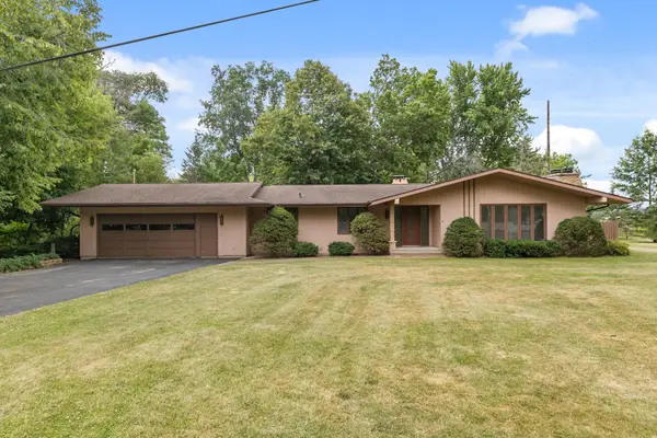 W6425 Lakeview Court, MENASHA, WI 54952-9707
