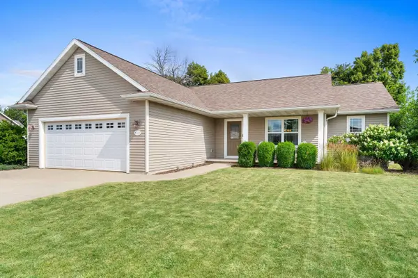 W7146 Glenford Way, GREENVILLE, WI 54942