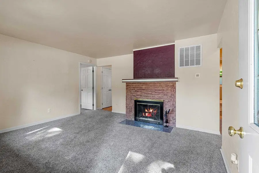542 Clover Lane, Green Bay, WI 54301 - #2