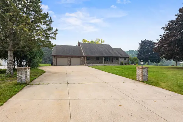 W2855 Schmalz Circle, APPLETON, WI 54915