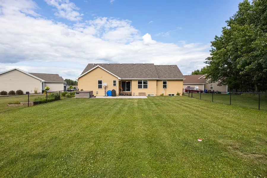 1158 Black Oak Court, Hortonville, WI 54944 - #2