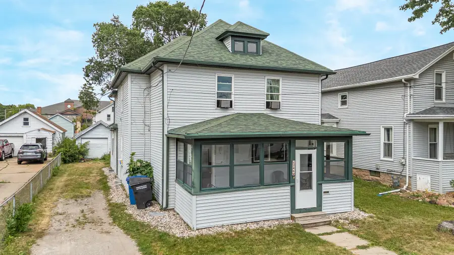 246 W 12th Avenue, Oshkosh, WI 54902 - #2