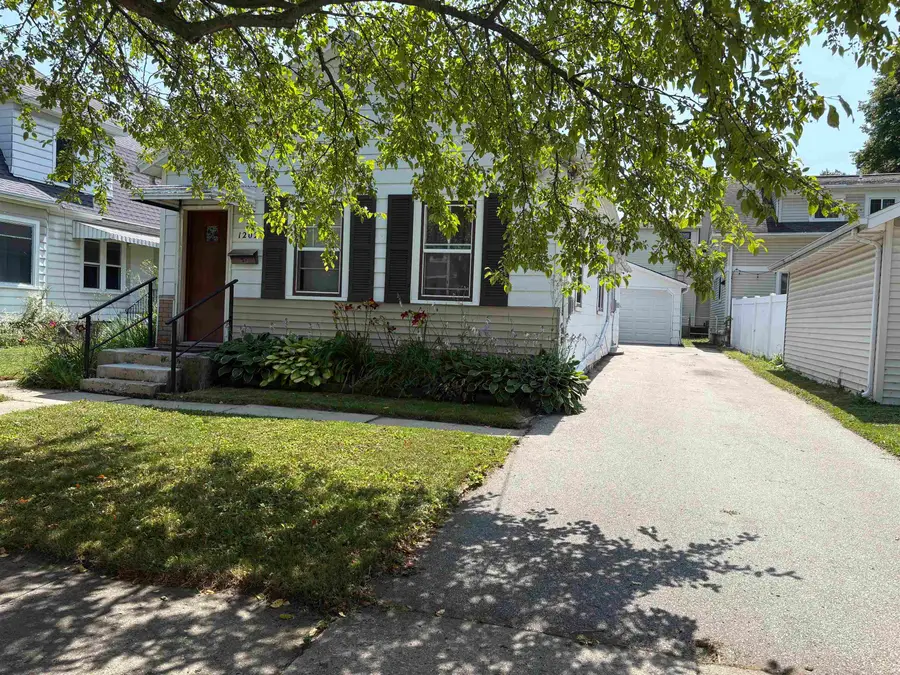 1202 Stuart Street, Green Bay, WI 54301 - #2