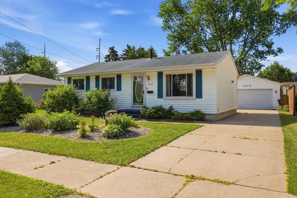 1213 W 11th Avenue, OSHKOSH, WI 54902