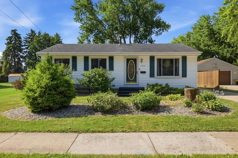 1213 W 11th Avenue, Oshkosh, WI 54902 - #2