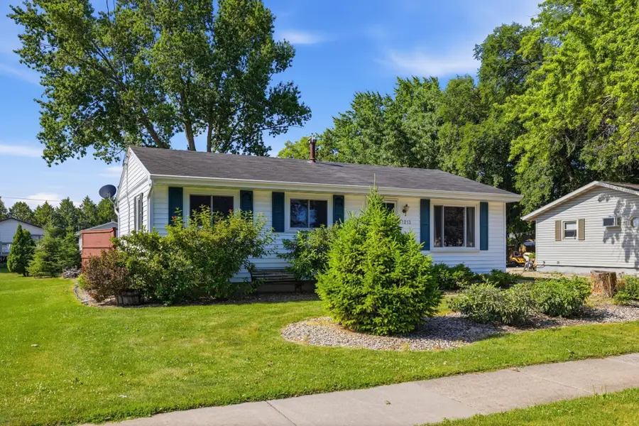 1213 W 11th Avenue, Oshkosh, WI 54902 - #3