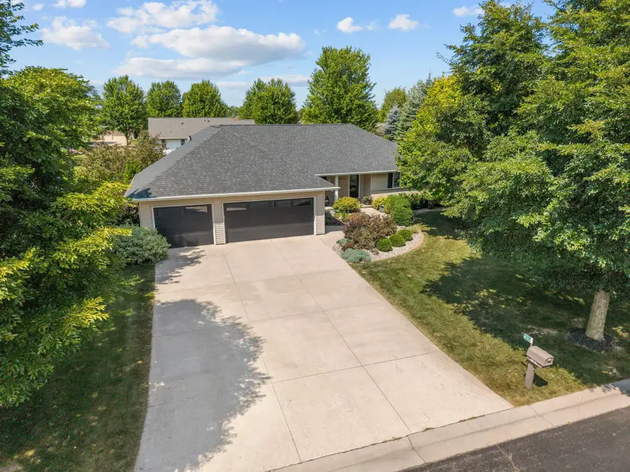 W7054 Bluebluff Way, Greenville, WI 54942 - #2