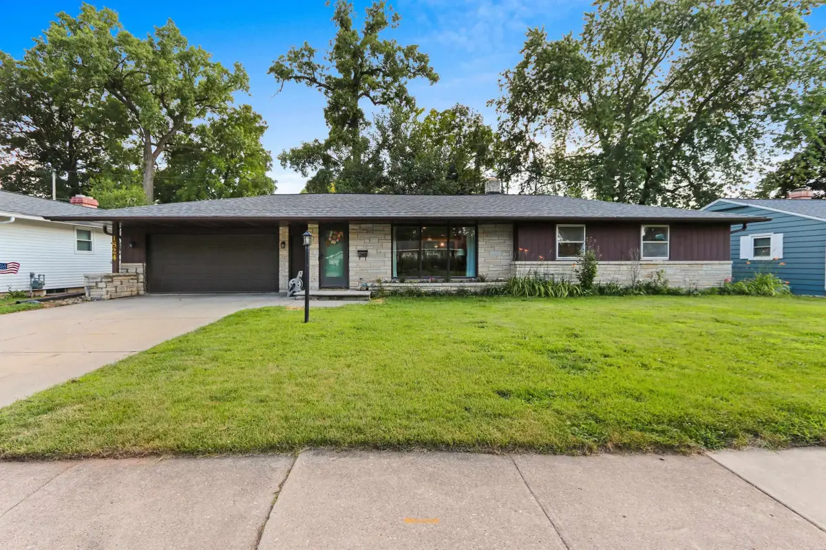 1824 Fiesta Lane, Green Bay, WI 54302-2226 - #1