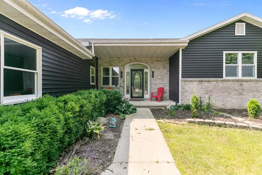 110 Honeysuckle Drive, Hortonville, WI 54944 - #2