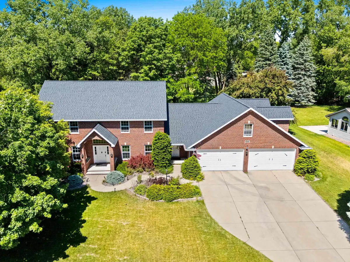 2110 Shady Lane, Green Bay, WI 54313 - #1