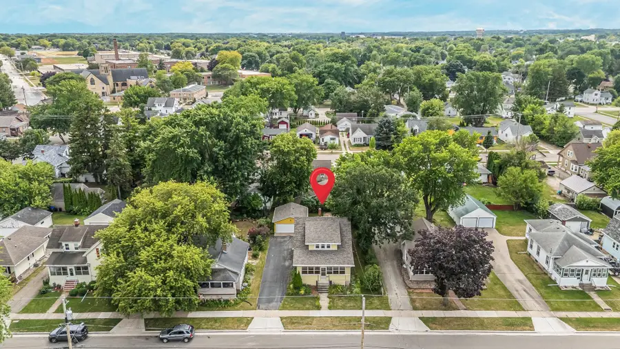 429 E Columbian Avenue, Neenah, WI 54956 - #3