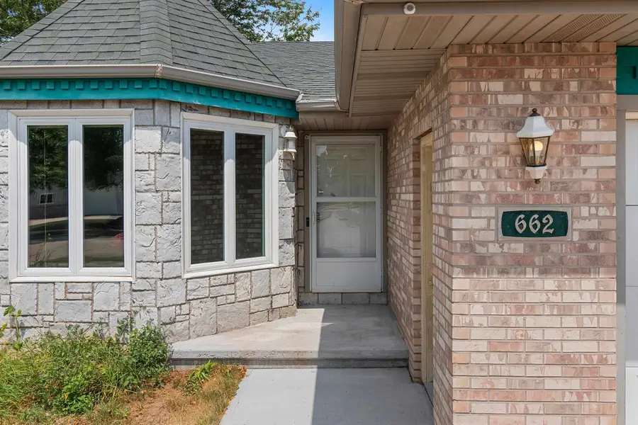 662 Frances Street, Kaukauna, WI 54130 - #3