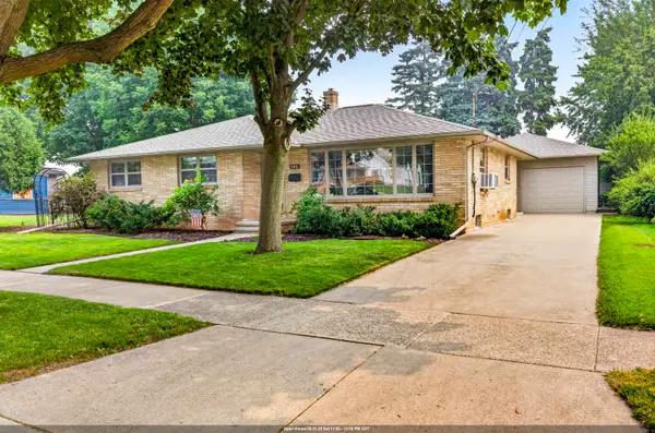 106 Lox Court, COMBINED LOCKS, WI 54113