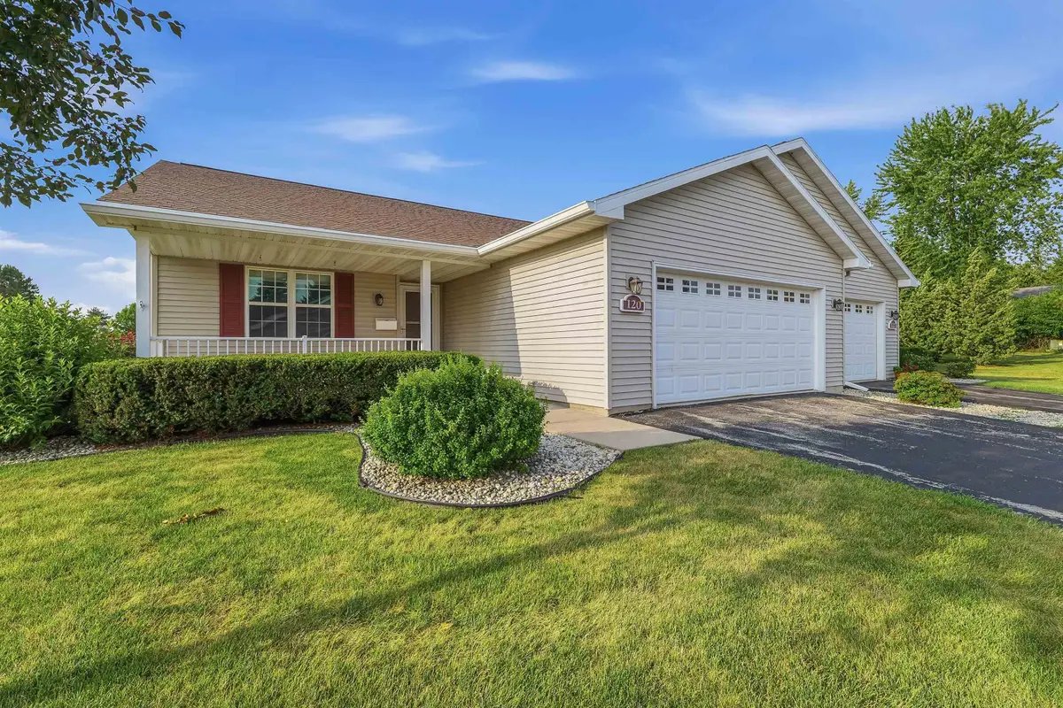 120 Southlake Circle, Fond Du Lac, WI 54935-1515 - #1