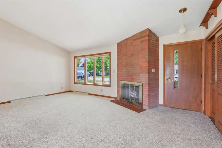 327 S Roger Street, Kimberly, WI 54136-1746 - #2