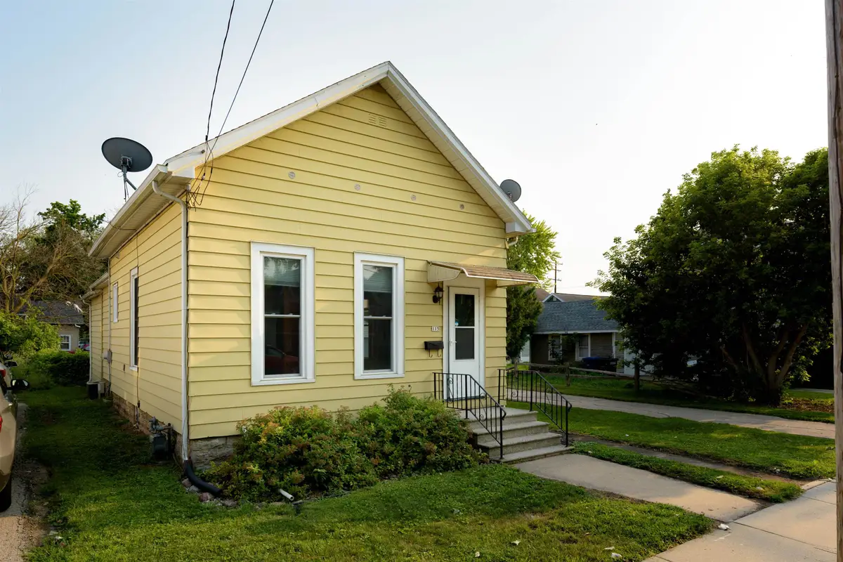 115 E Irving Avenue, Oshkosh, WI 54901 - #1
