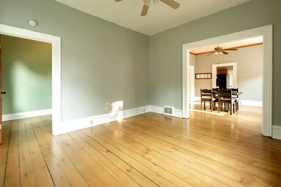 115 E Irving Avenue, Oshkosh, WI 54901 - #3
