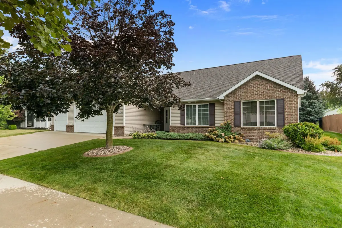 4013 E Benvalley Drive, Appleton, WI 54913-9375 - #1