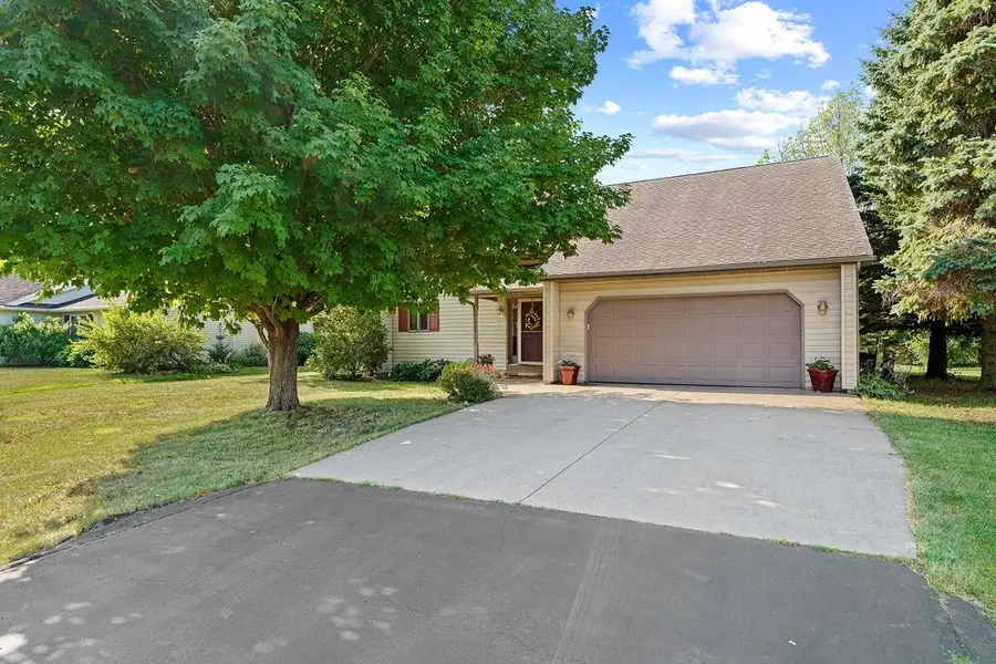 2875 Westmoor Road, Oshkosh, WI 54904 - #2
