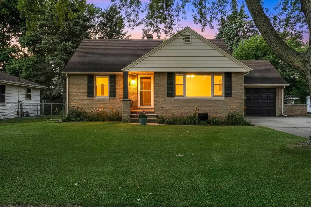 2116 Manitowoc Road, Green Bay, WI 54302-3728 - #1