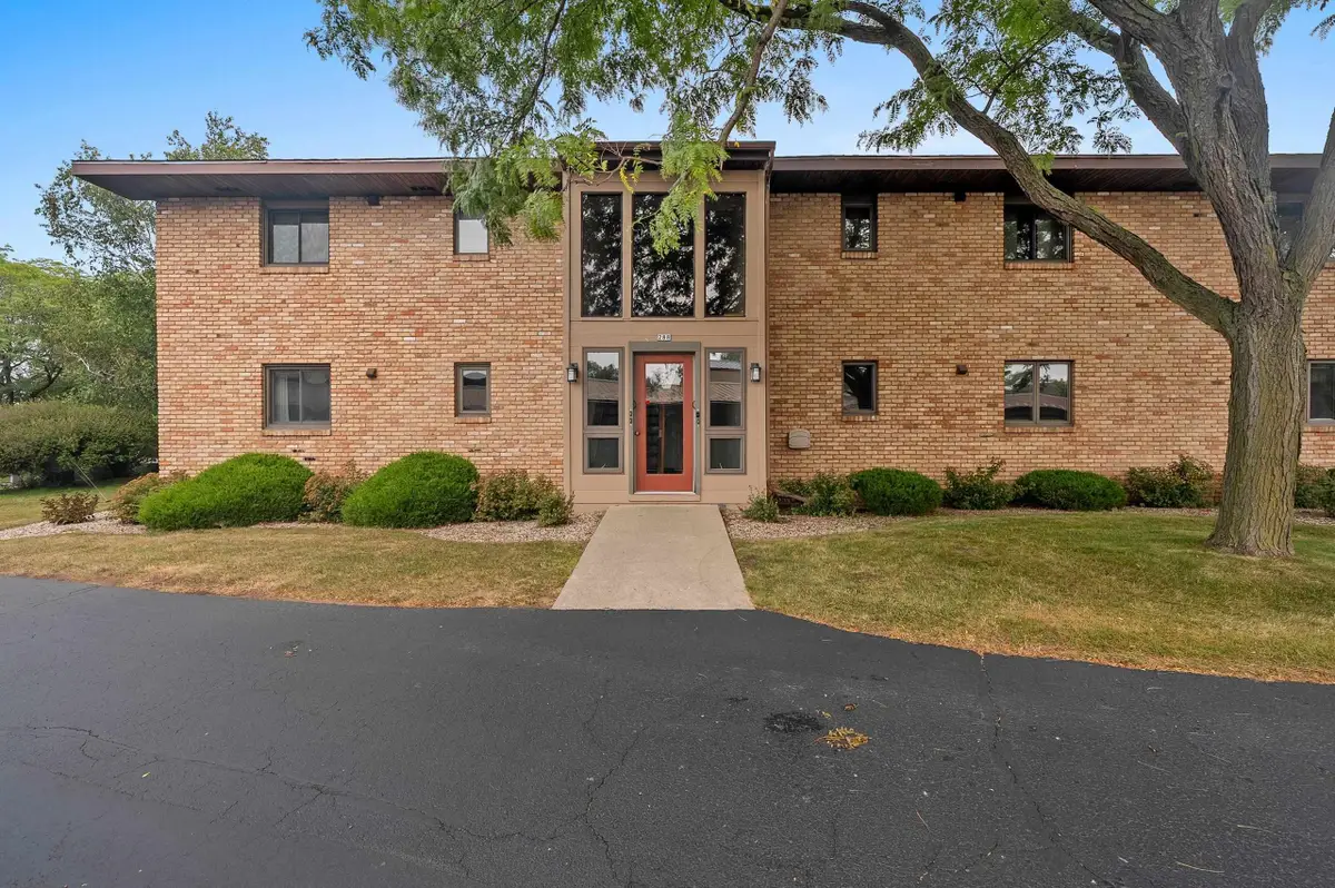 288 Campbell Road #UNIT B, Oshkosh, WI 54902 - #1