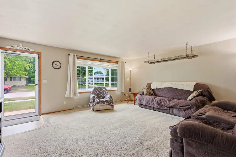 1786 Schaefer Circle, Appleton, WI 54915-4732 - #2