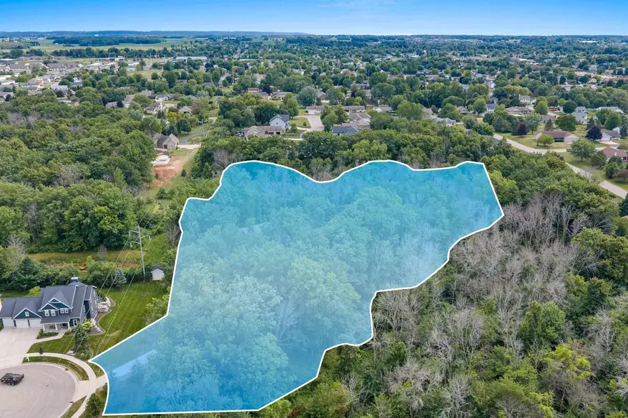 635 Ruys Woods Court, Combined Locks, WI 54113 - #3