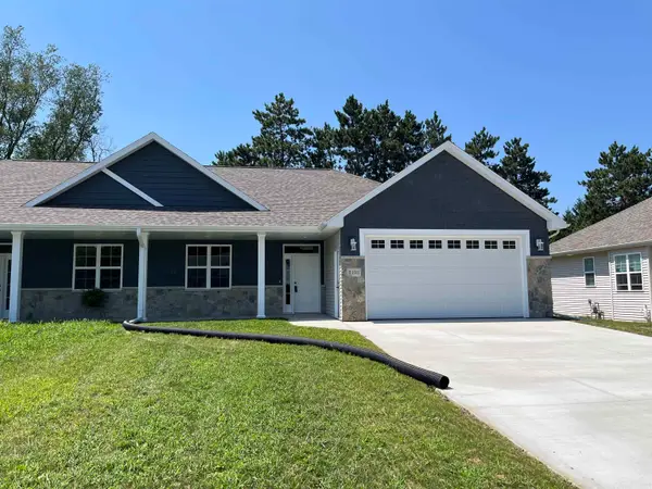 2103 Abbey Road, NEW LONDON, WI 54961-8729