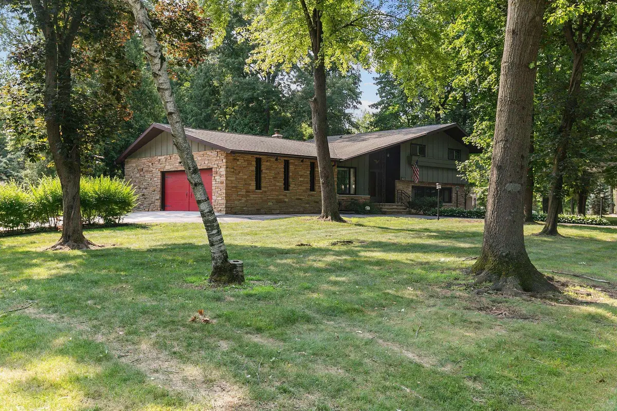 110 Woodside Court, Neenah, WI 54956 - #1