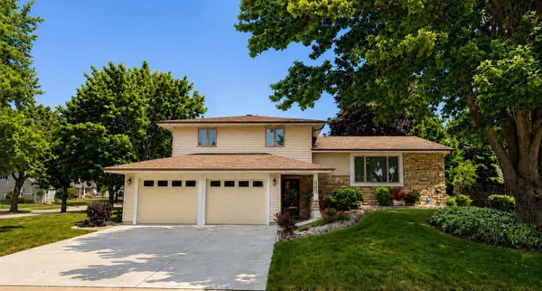 1600 Brentwood Drive, OSHKOSH, WI 54904-8302