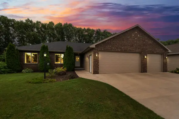 290 Royal St Pats Drive, WRIGHTSTOWN, WI 54180