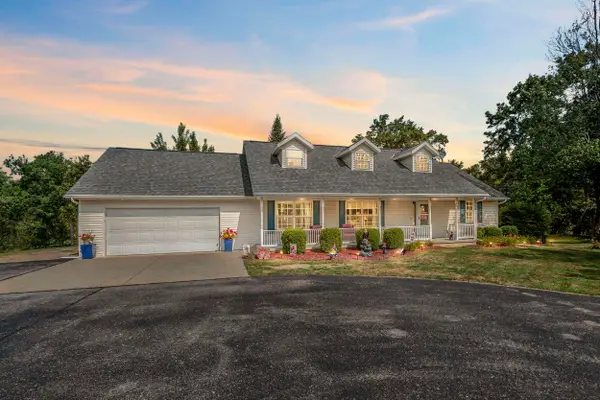 W10036 Terri Lane, CRIVITZ, WI 54114