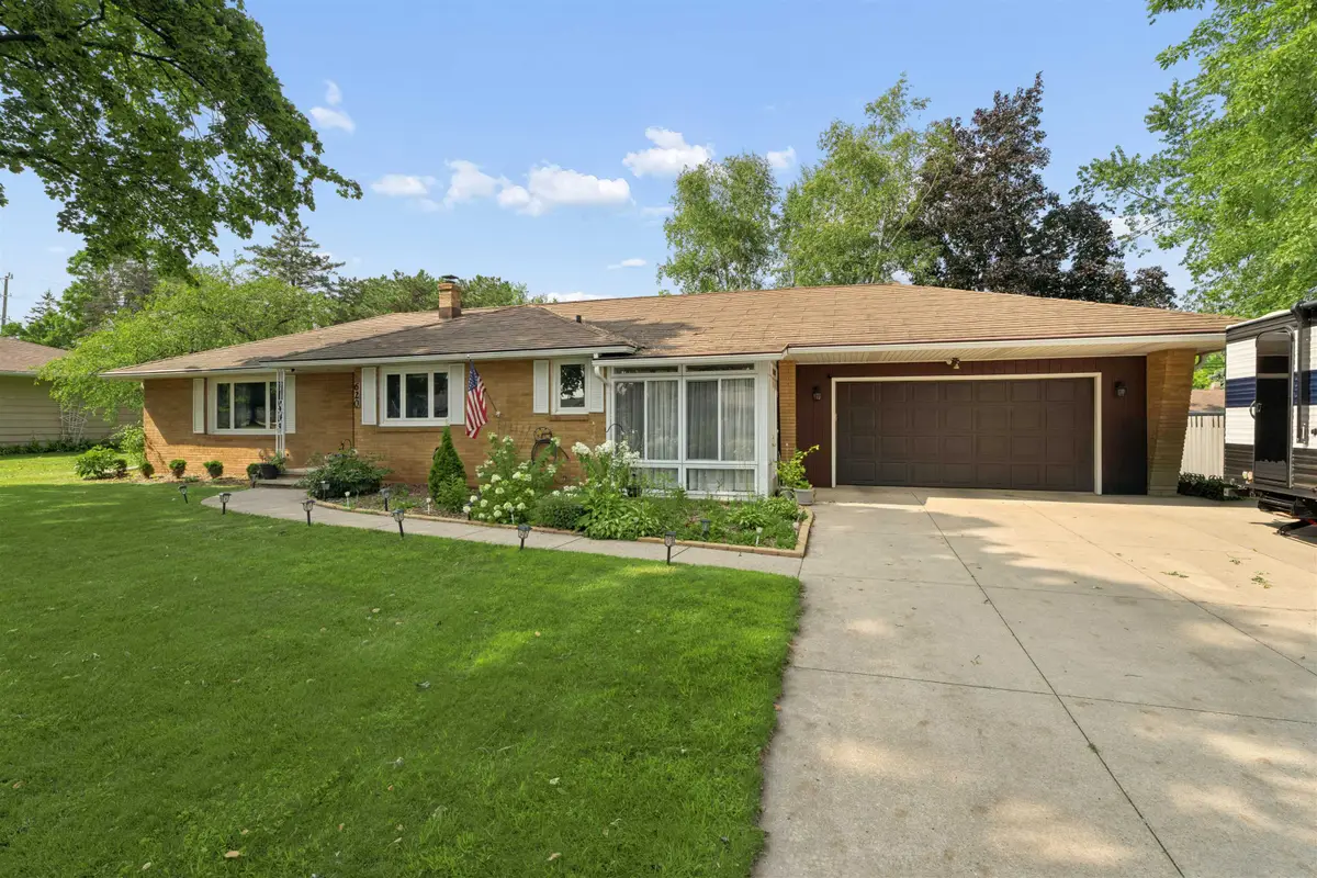 620 W Sunset Avenue, Appleton, WI 54911 - #1
