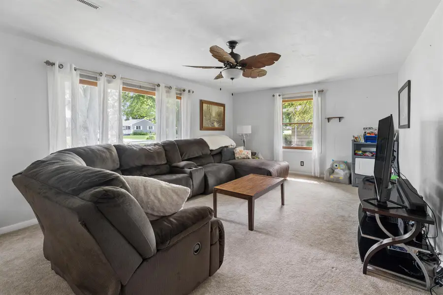 620 W Sunset Avenue, Appleton, WI 54911 - #2