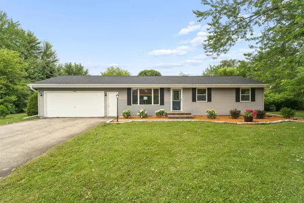 N1422 Greenwood Road, GREENVILLE, WI 54942
