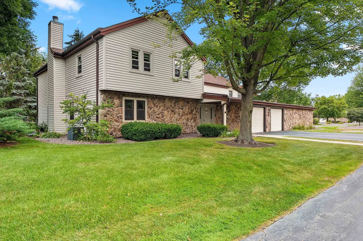 1820 Ridgeway Drive #12B, De Pere, WI 54115-3677 - #1