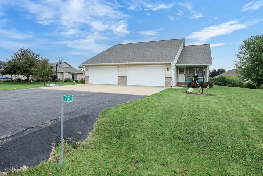 N1844 Lily Of The Valley Court, Greenville, WI 54942-9047 - #3