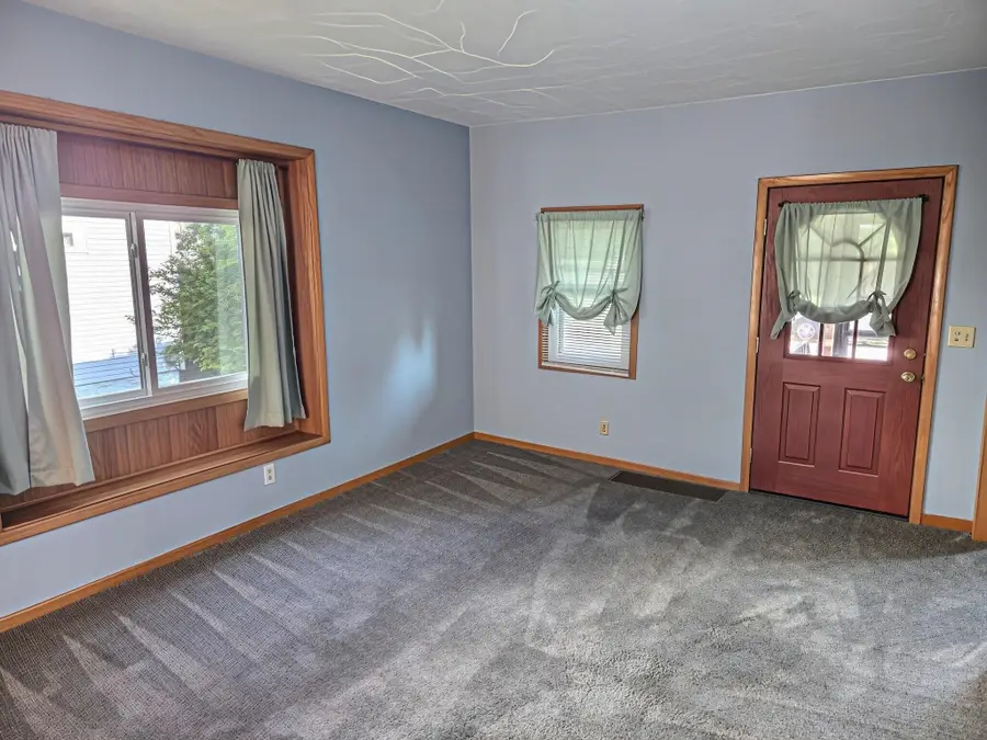 806 W 8th Avenue, Oshkosh, WI 54902 - #2