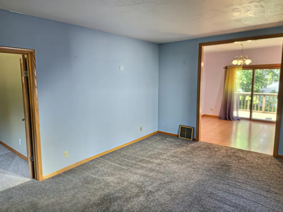 806 W 8th Avenue, Oshkosh, WI 54902 - #3
